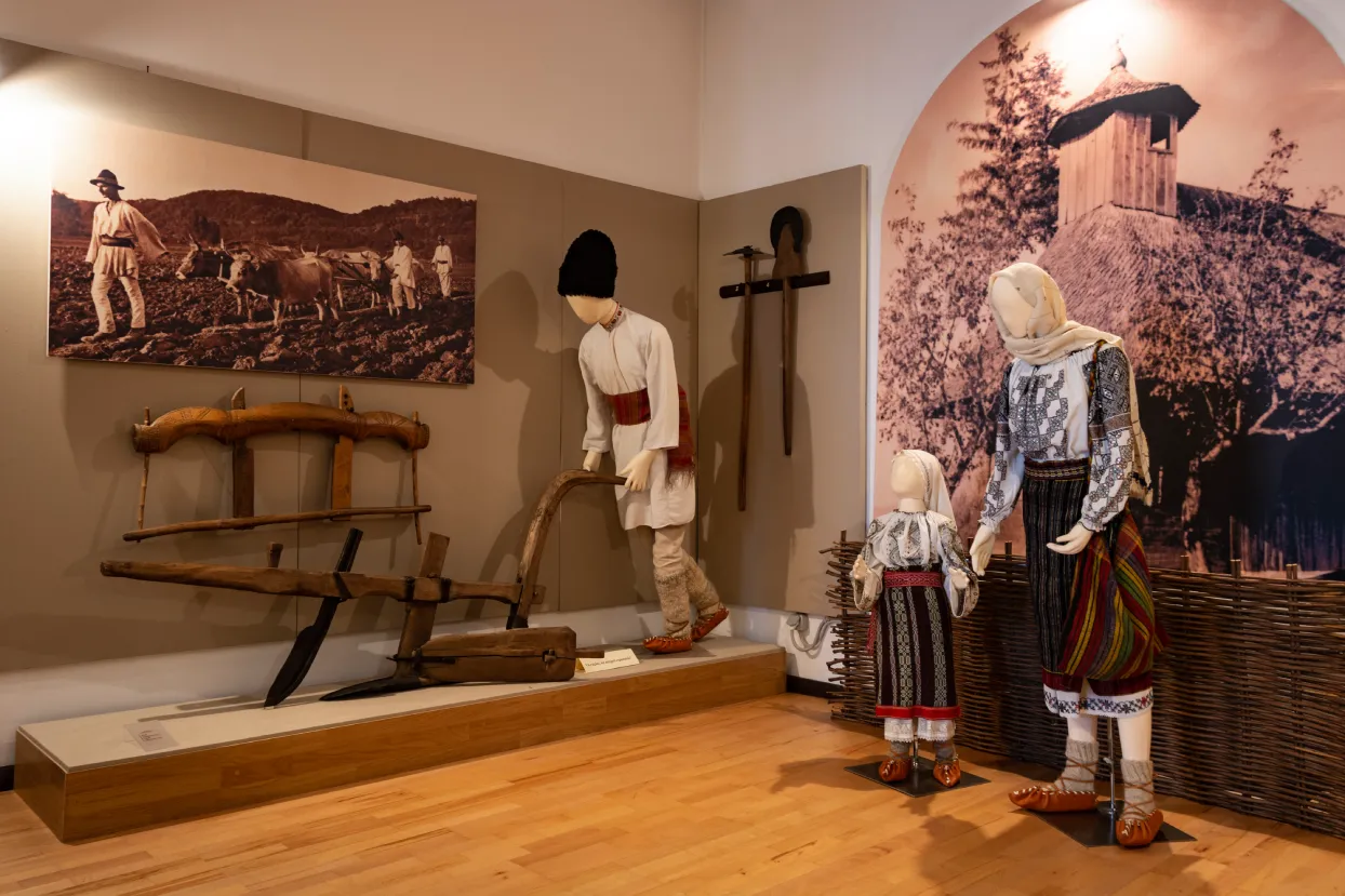 Muzeul de Etnografie Piatra Neamt interior3